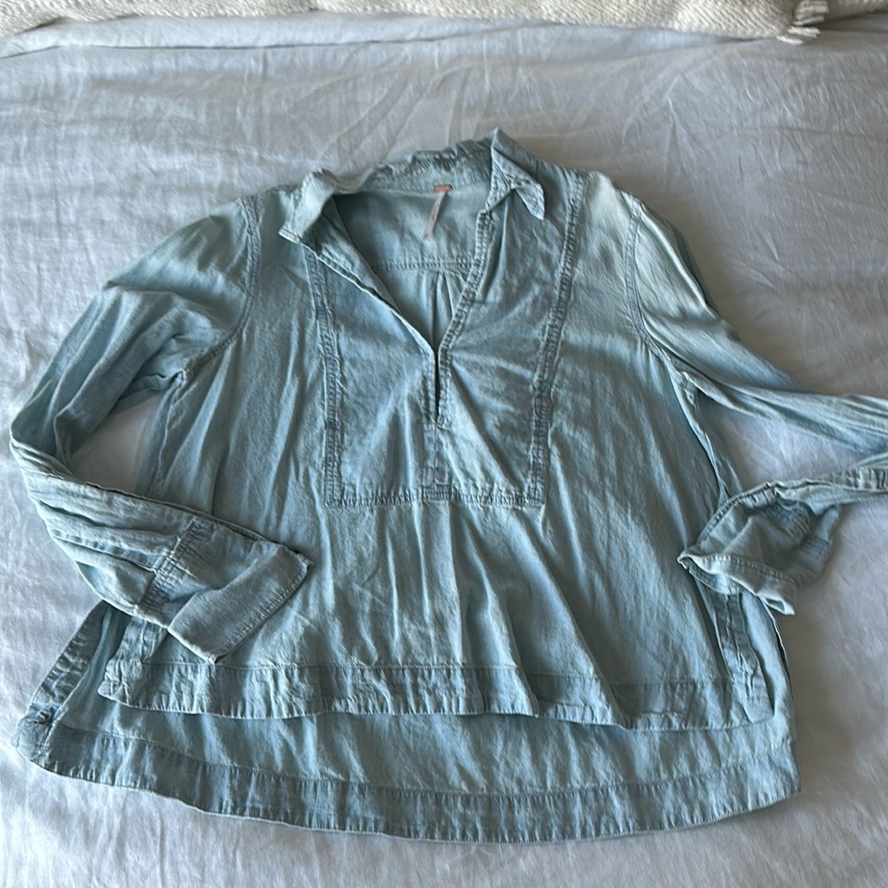 Free People Woman’s chambray shirt